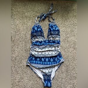 Cupshe Blue and White Floral Swimsuit